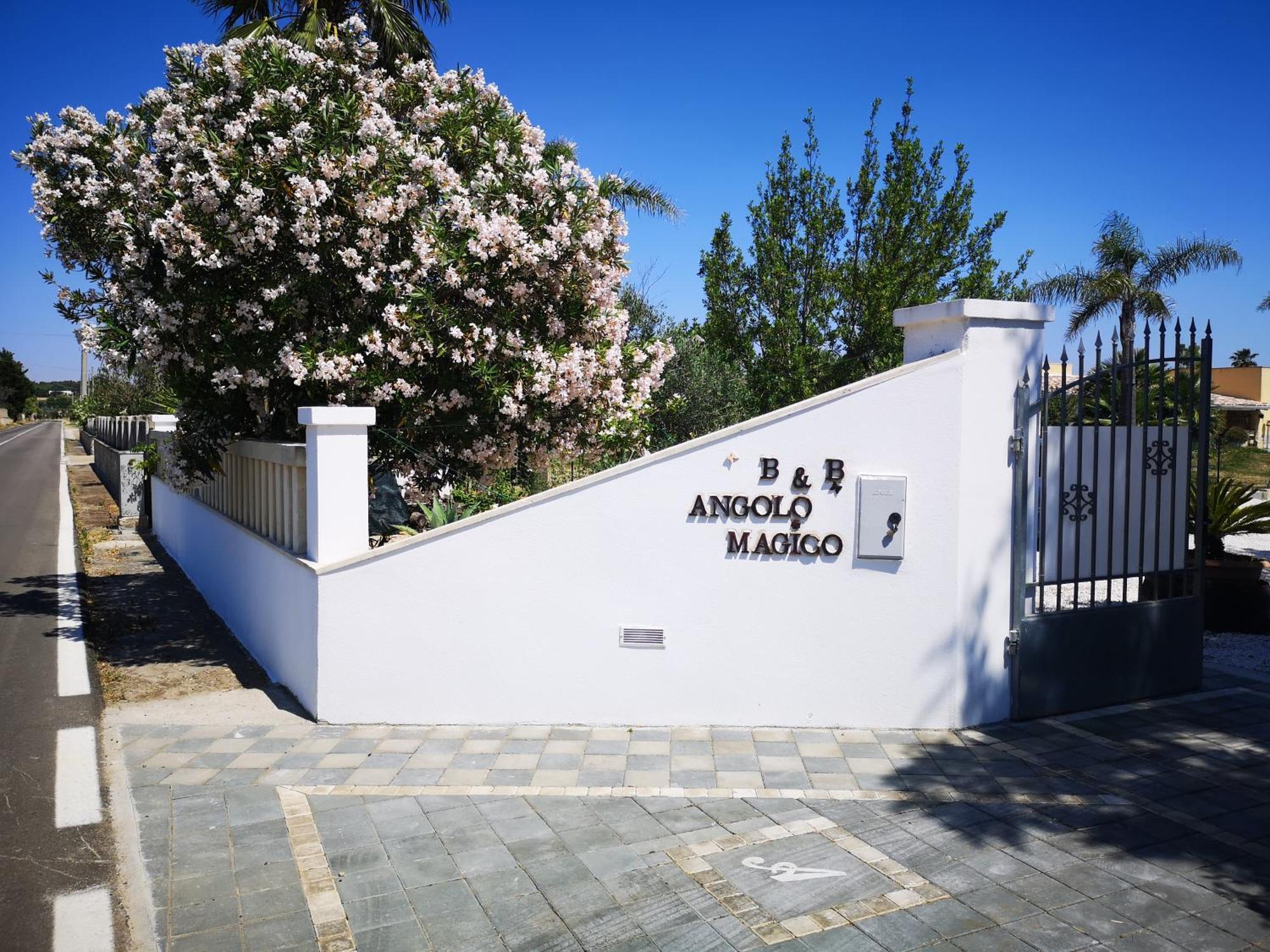B&B Angolo Magico Parabita Buitenkant foto