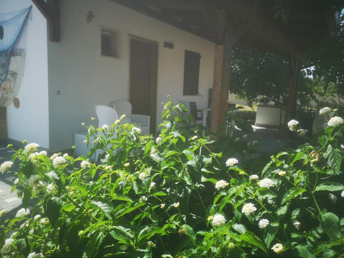 B&B Angolo Magico Parabita Buitenkant foto